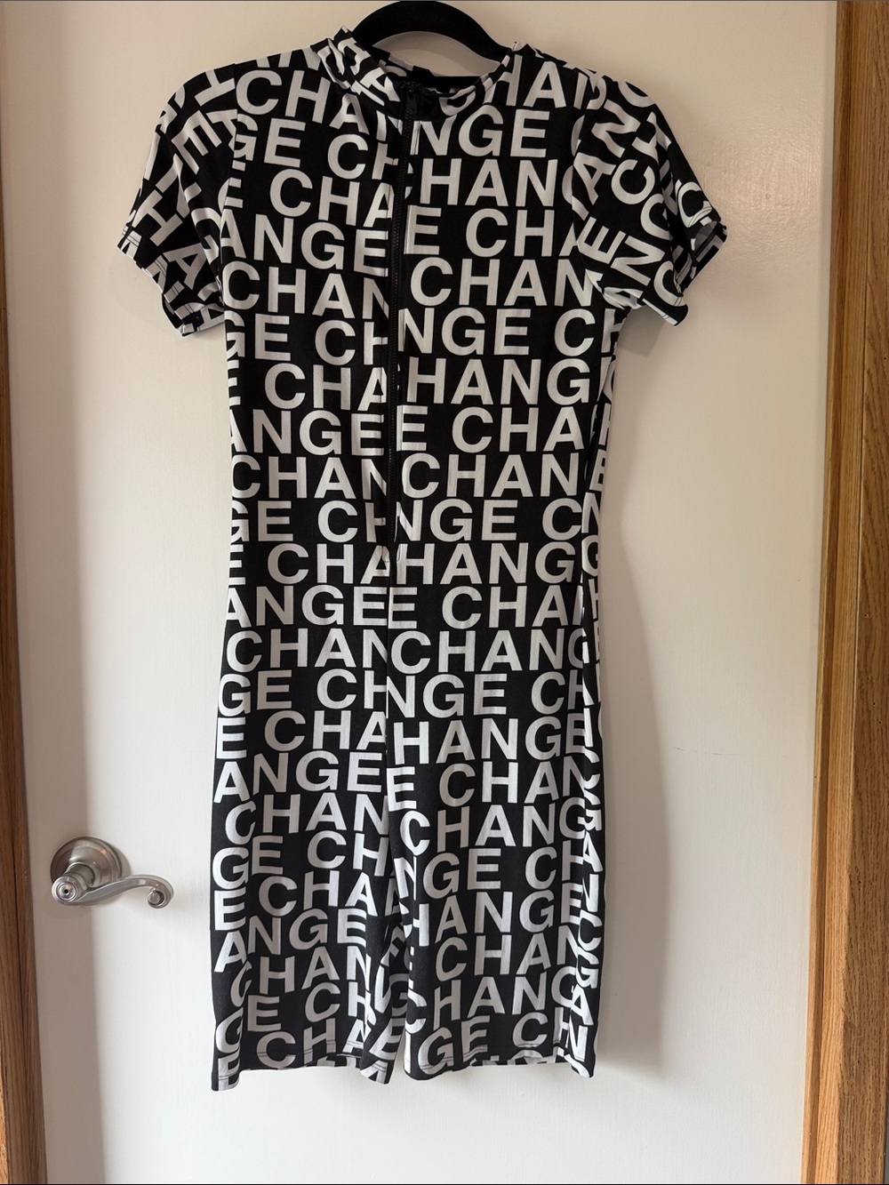 CHNGE‎ Black & White Logo-Print Midi Shorts